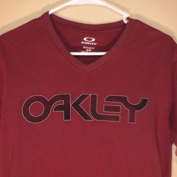 OAKLEY V-neck T-Shirt NWOT - Picture 3 of 5